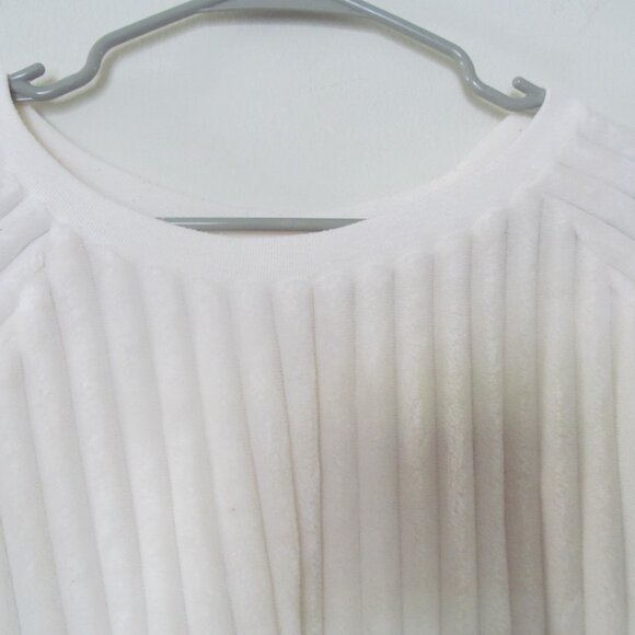 No Boundaries Juniors Fuzzy Sweatshirt XXXL - Picture 3 of 3